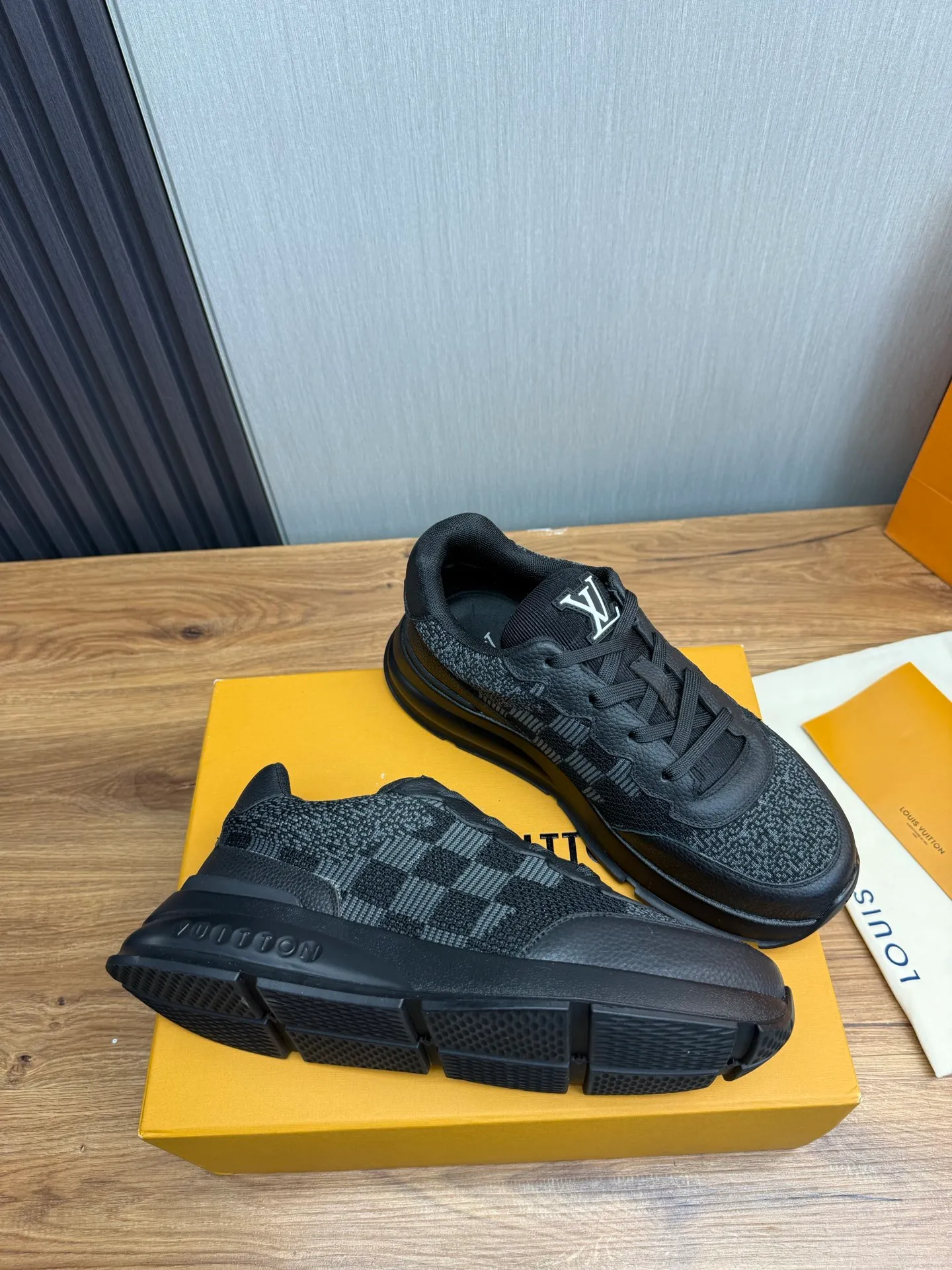 Men's shoes 💰640💰 LOUIS VUITTON [Luden Yiwei] The new trendy Lv is on the market 🎁, casual and fashionable men's shoes 👟 The upper is made of high-count and high-density fly weave + cowhide mesh lining, the original wear-resistant rubber outsole, the version is simple and elegant, exclusive for trendy men. 38-45 (45 is custom-made and cannot be returned or exchanged)